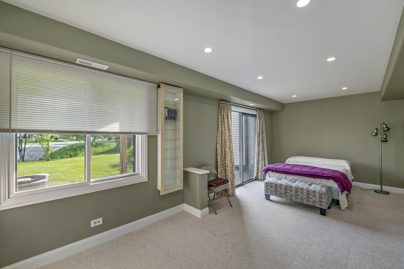 375 Juniper Tree Court Hoffman Estates, IL 60169 - Photo 19 of 24 a spacious bedroom with a bed and a window