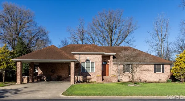 $295,500 | 104 Willard Street, Charleston, MO 63834