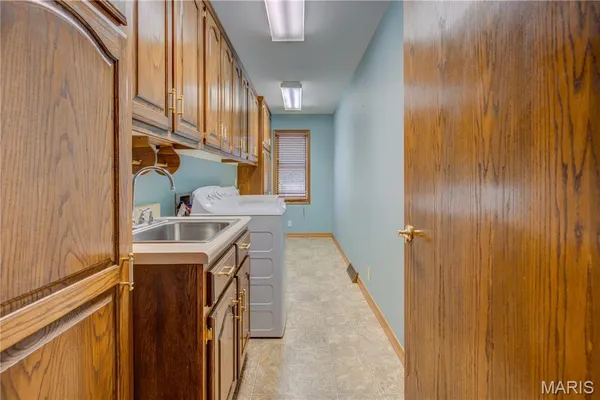 $295,500 | 104 Willard Street, Charleston, MO 63834