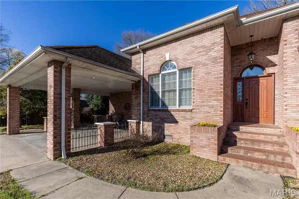 $295,500 | 104 Willard Street, Charleston, MO 63834