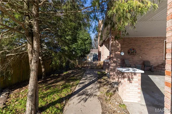 $295,500 | 104 Willard Street, Charleston, MO 63834