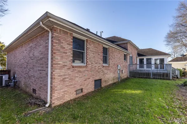 $295,500 | 104 Willard Street, Charleston, MO 63834