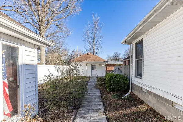 $295,500 | 104 Willard Street, Charleston, MO 63834