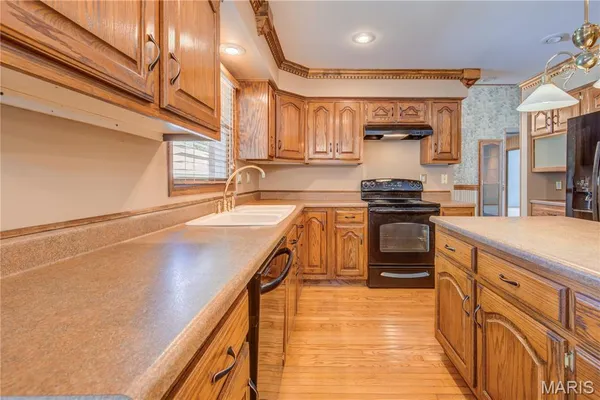 $295,500 | 104 Willard Street, Charleston, MO 63834