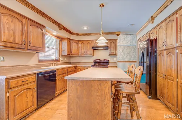 $295,500 | 104 Willard Street, Charleston, MO 63834