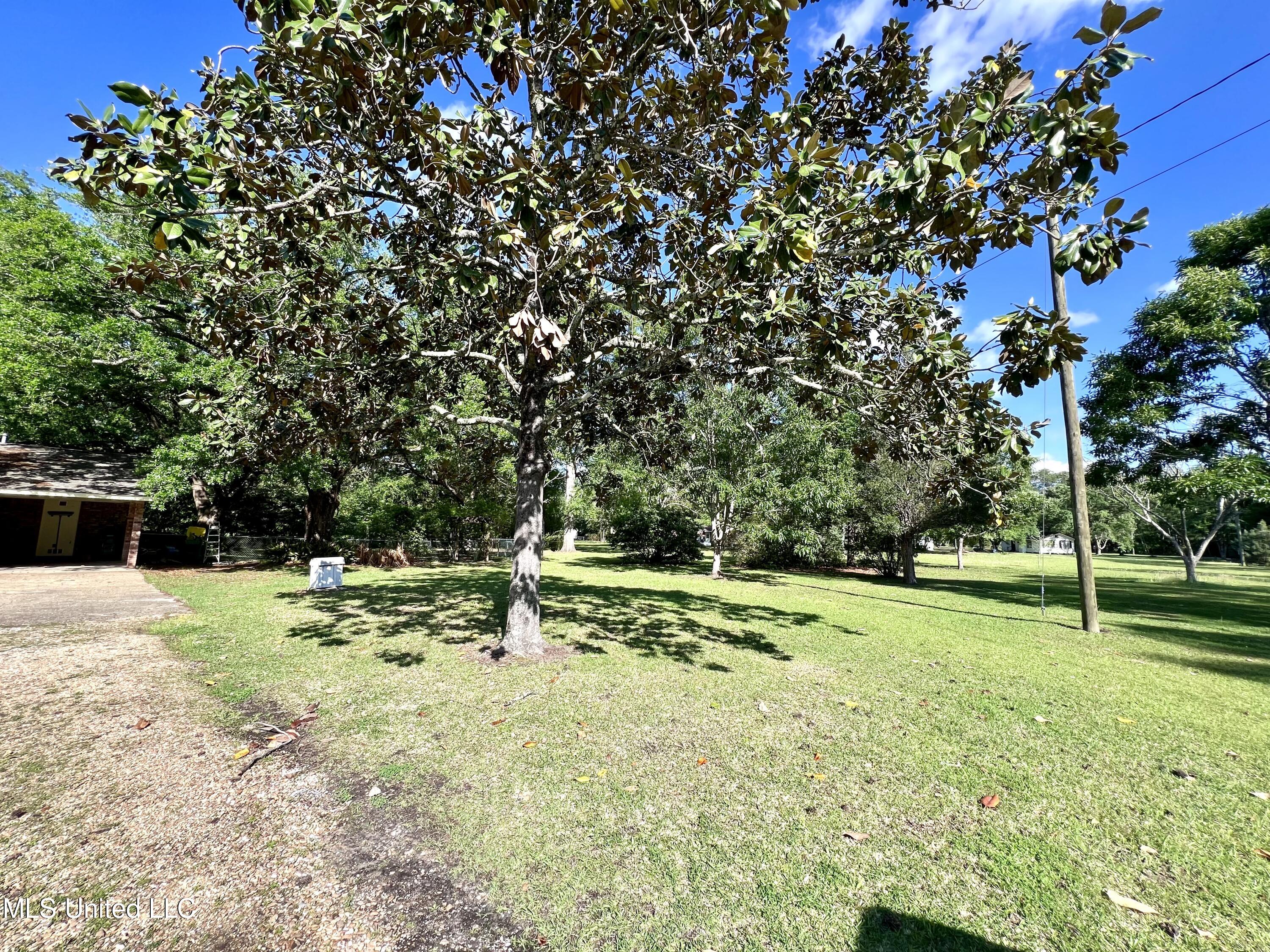 13820 Wolf Ridge Road Moss Point, MS 39562 - Photo 3 of 20 19D13EBA-43CF-4F2F-B69D-B7E30052FBBD