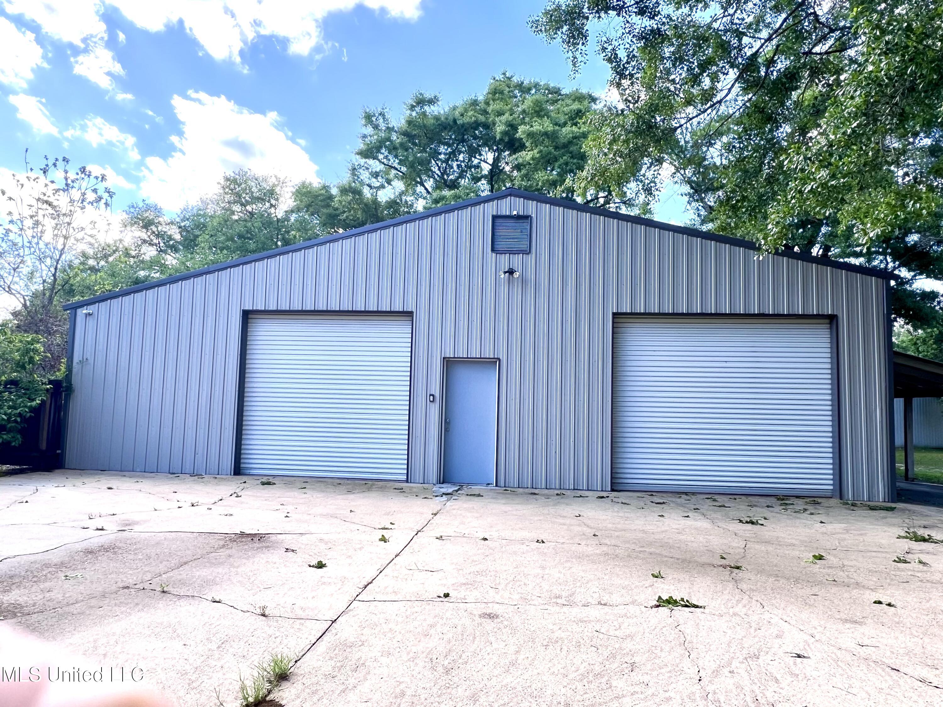 13820 Wolf Ridge Road Moss Point, MS 39562 - Photo 4 of 20 B1A7B08A-4DA9-407A-840B-A552255A9E55