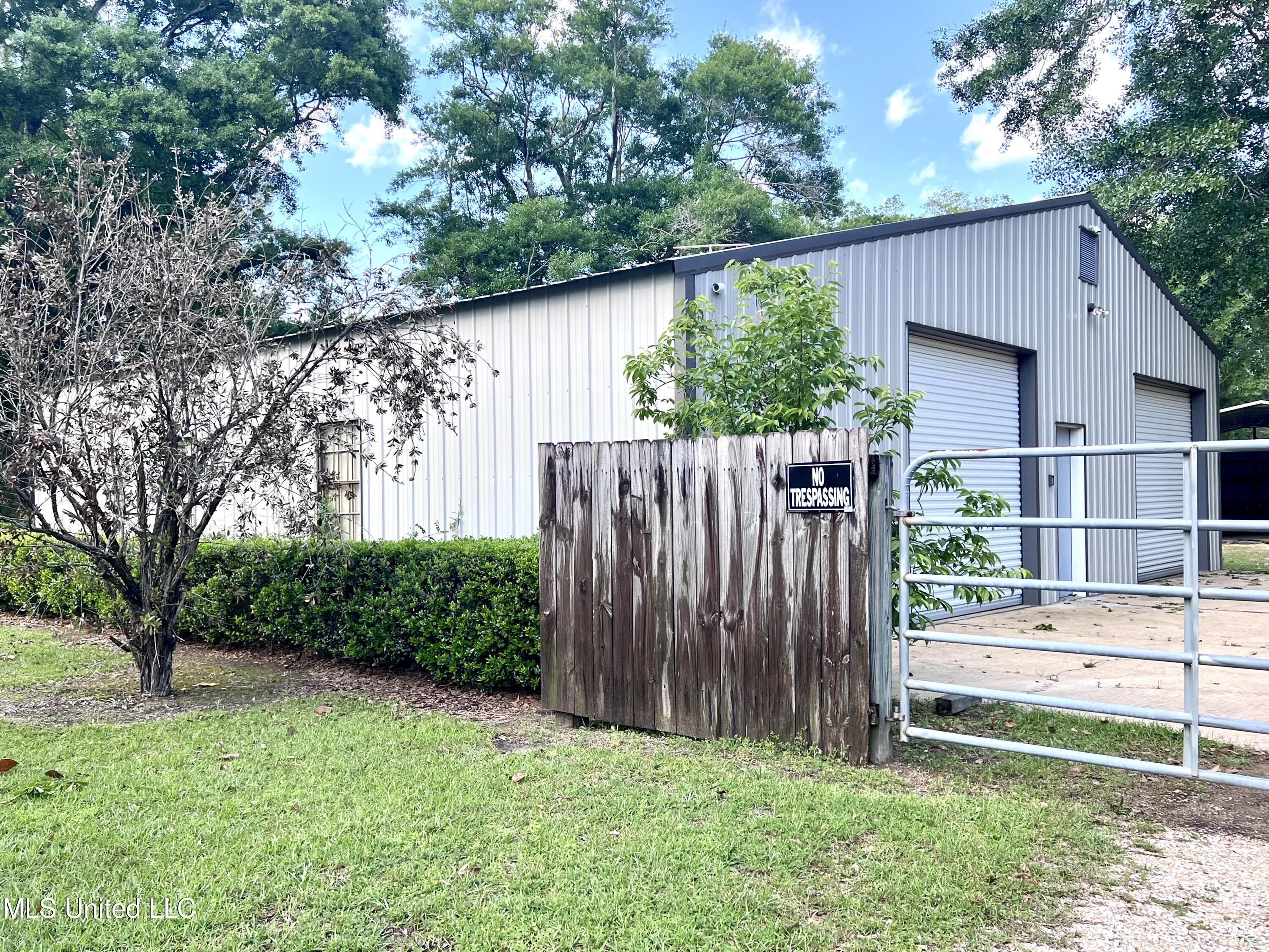 13820 Wolf Ridge Road Moss Point, MS 39562 - Photo 5 of 20 E4E93BE4-BAAB-4AF3-BD4C-3F680DDC1C81