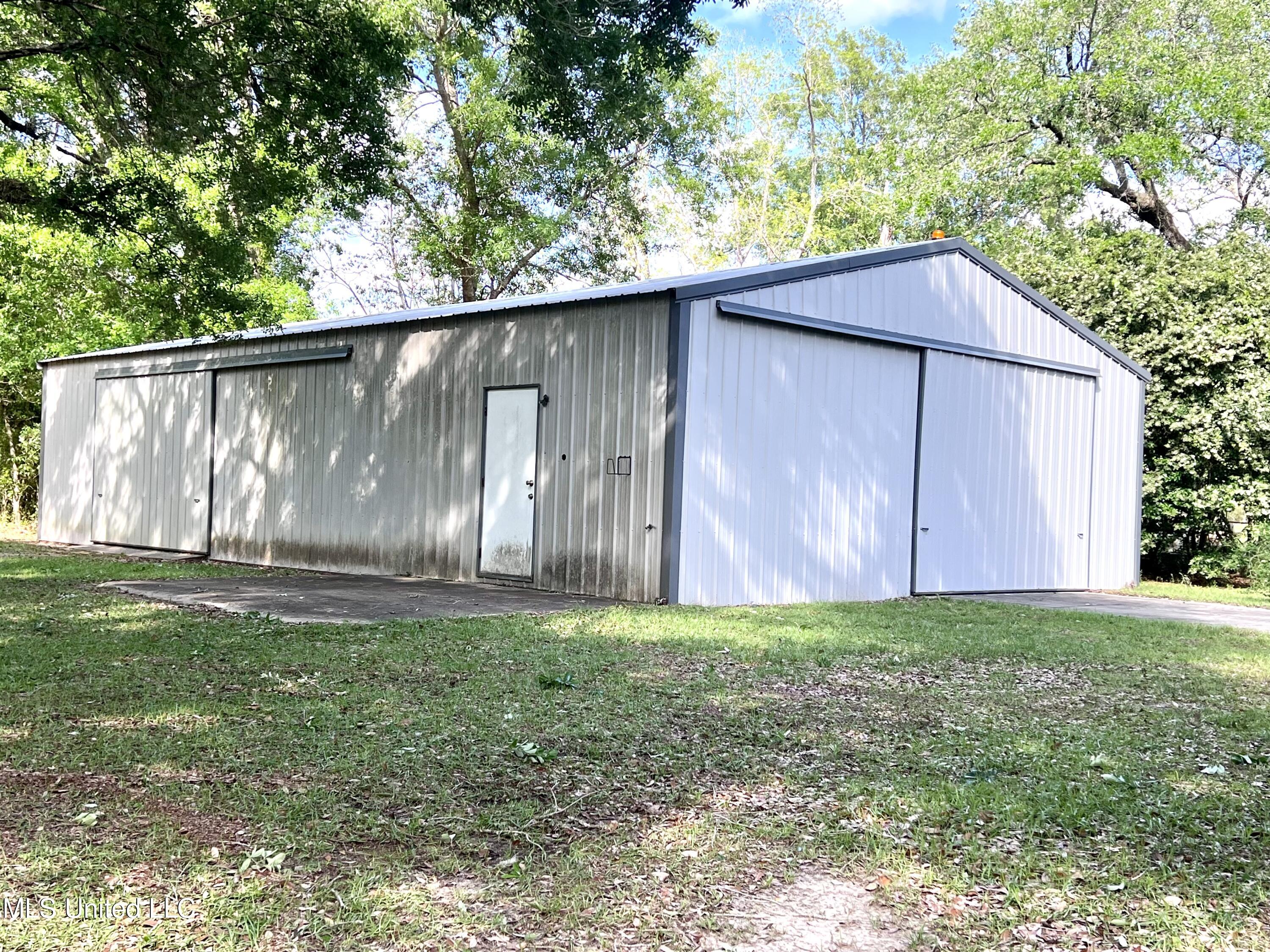 13820 Wolf Ridge Road Moss Point, MS 39562 - Photo 6 of 20 807CC524-4E2C-472C-87C9-741D4B6168F1