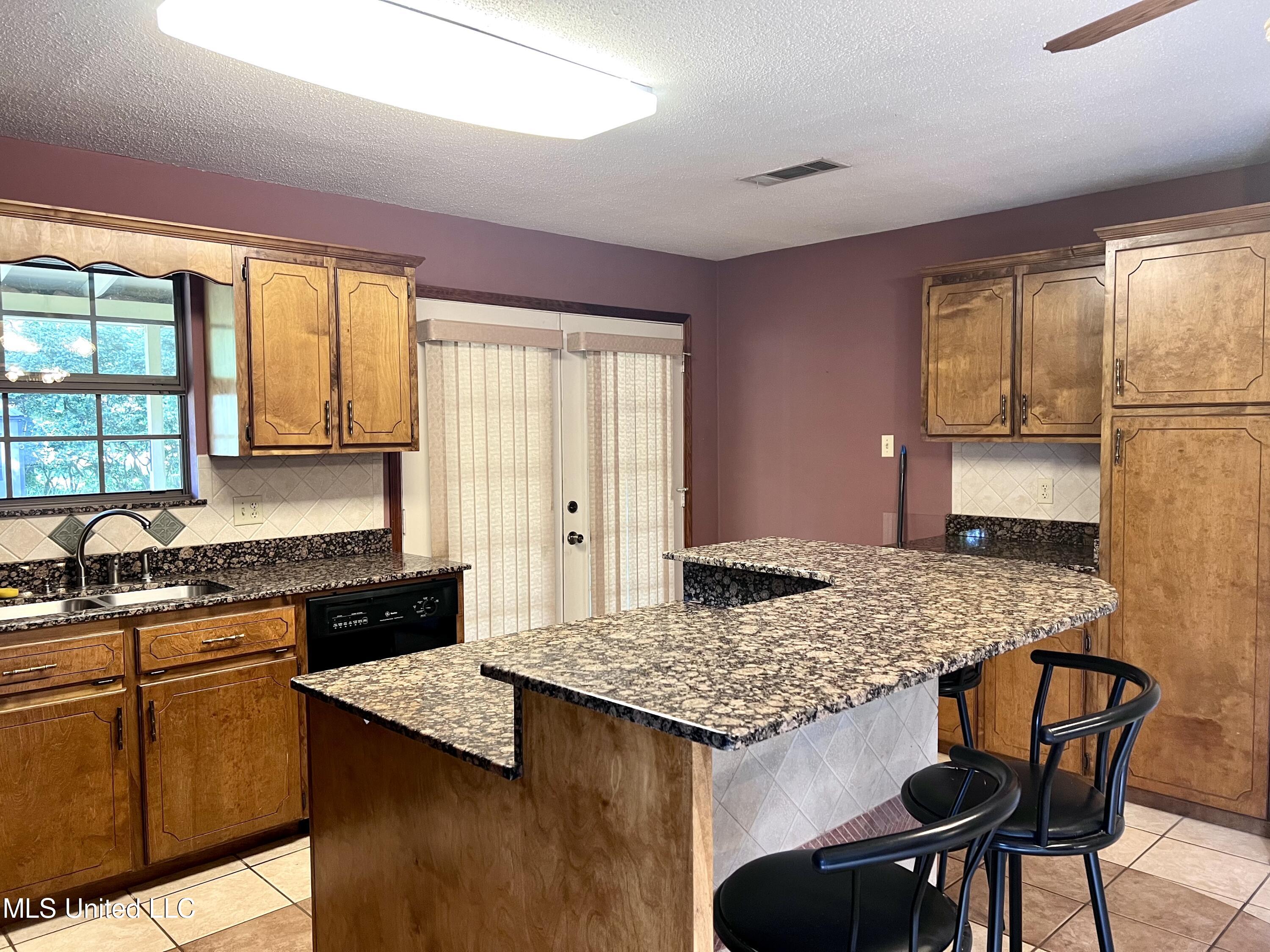 13820 Wolf Ridge Road Moss Point, MS 39562 - Photo 8 of 20 5D7FE395-CA4C-4038-BFB4-72CCCBDF7F40