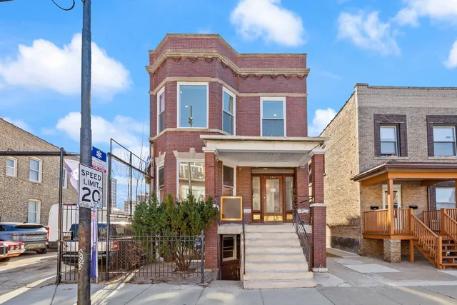 $3,000 | 2741 West Belmont Avenue, Unit 2, Chicago, IL 60618