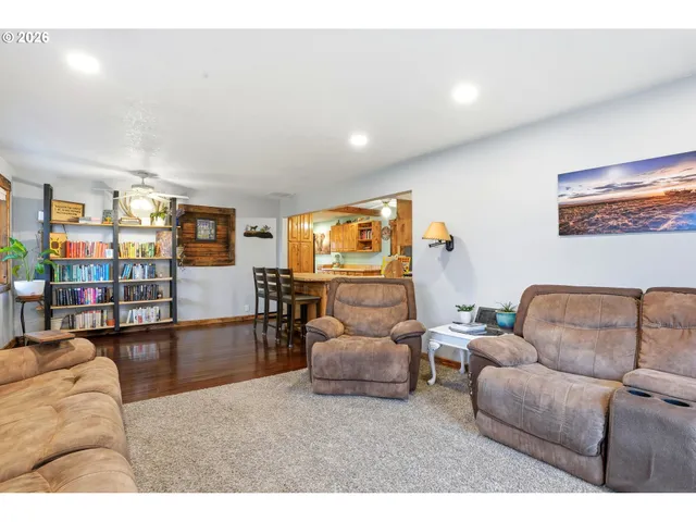 $489,000 | 364 Northeast 9th Avenue, Canby, OR 97013