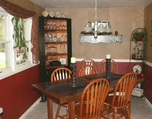 585 Golf Course Road Aliquippa, PA 15001 - Photo 3 of 8 Dining Room.