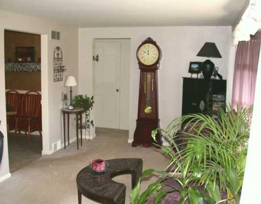 585 Golf Course Road Aliquippa, PA 15001 - Photo 5 of 8 Living Room.