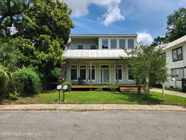 $2,200 | 626 Water Street, Biloxi, MS 39530