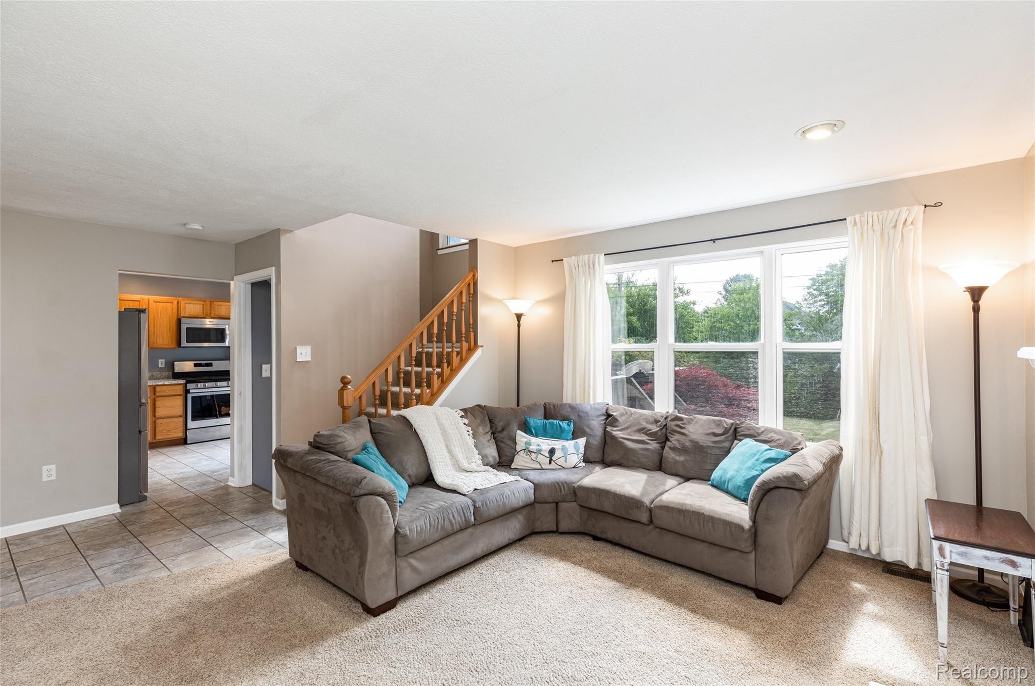 1095 Oakcrest Road Howell, MI 48843 - Photo 10 of 40 19.Living