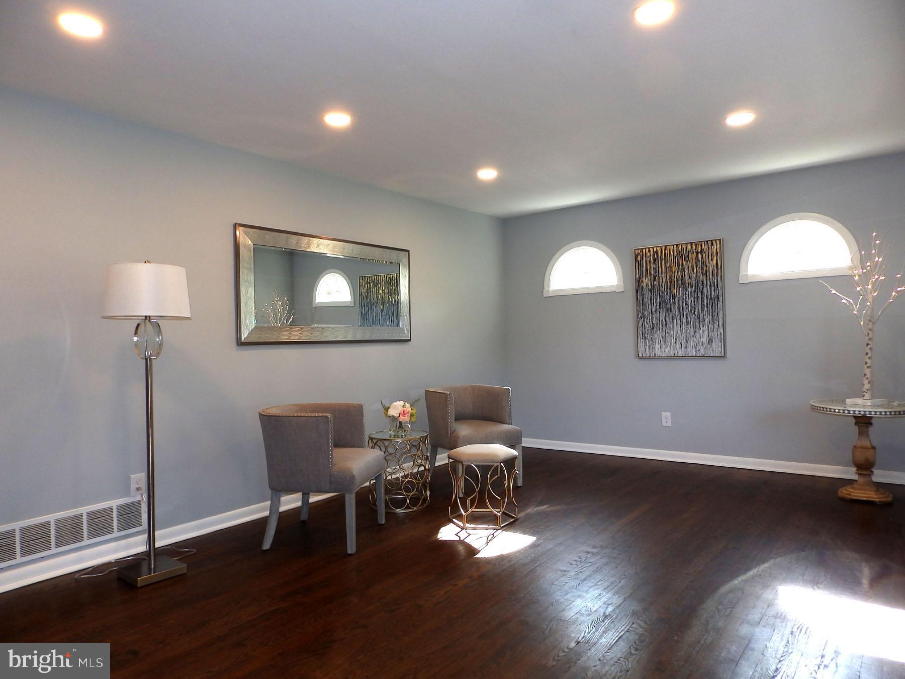 35 Roxboro Road Lawrence Township, NJ 08648 - Photo 3 of 20 Living Room