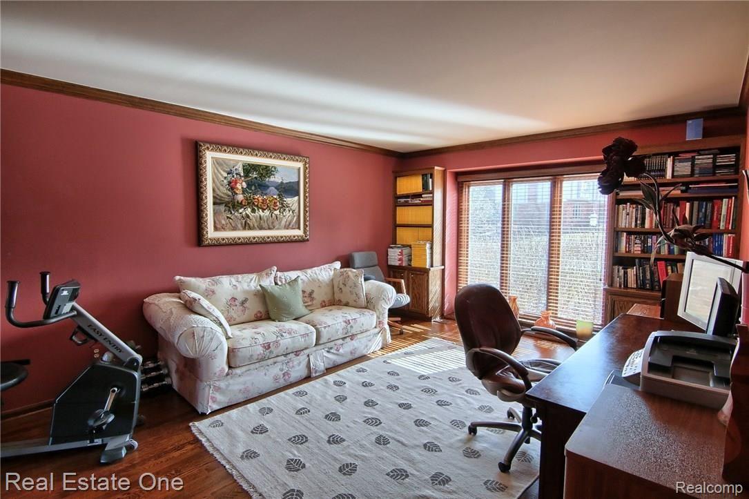 3362 Greenspring Lane Rochester, MI 48309 - Photo 7 of 40 Library.jpg