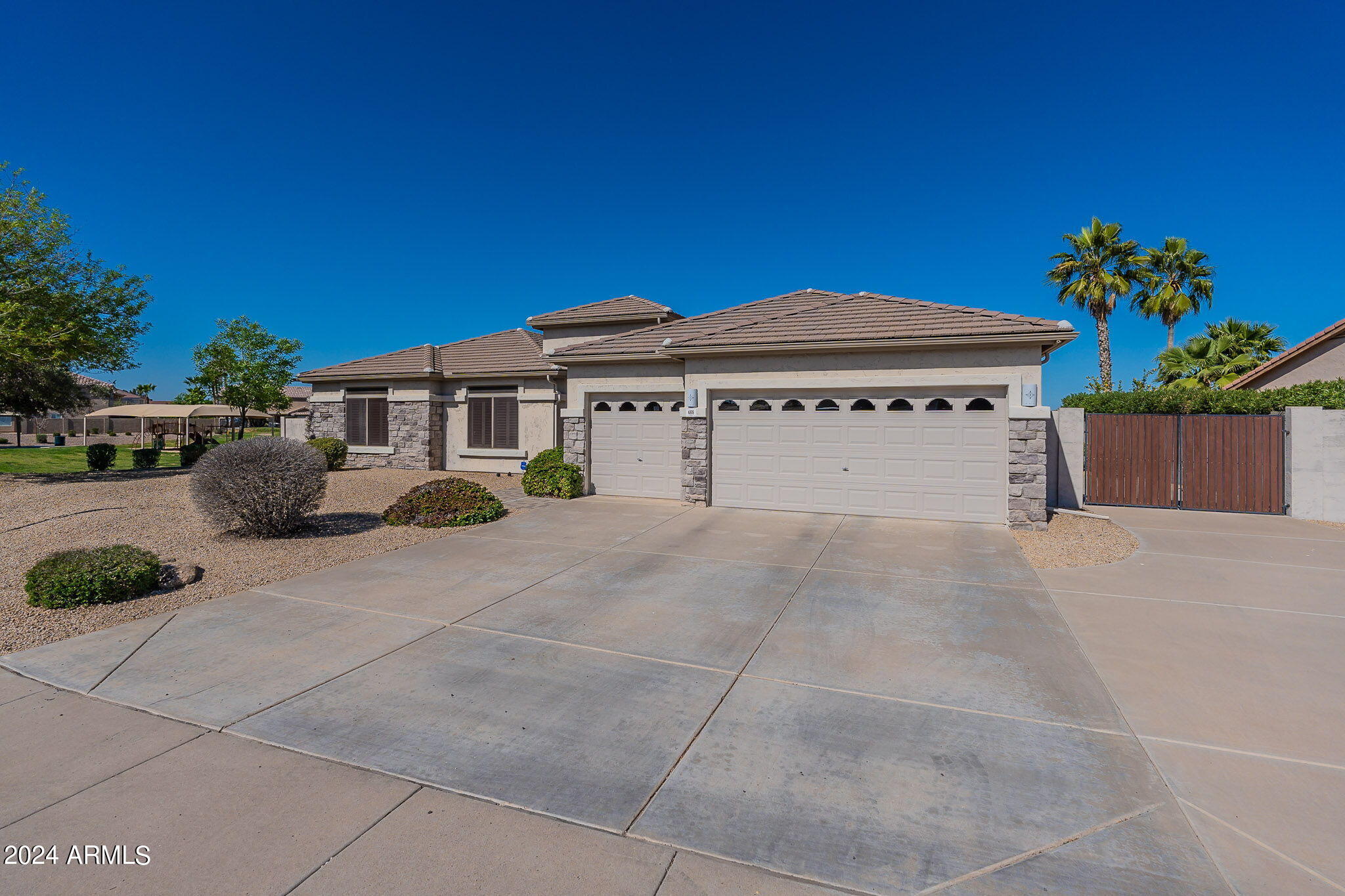 688 South Roanoke Street Gilbert, AZ 85296 - Photo 2 of 44 front 2