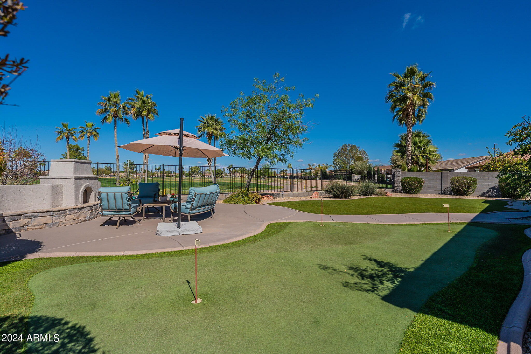 688 South Roanoke Street Gilbert, AZ 85296 - Photo 39 of 44 putting green