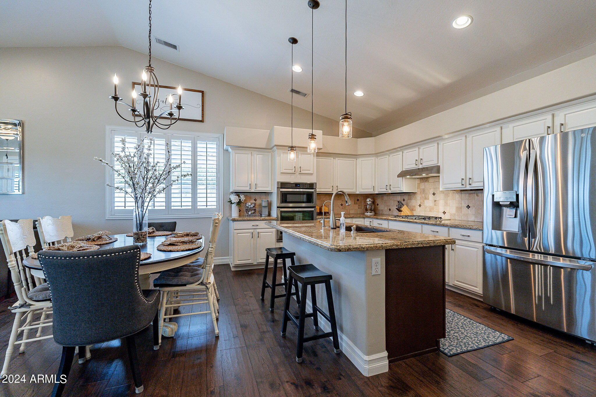 688 South Roanoke Street Gilbert, AZ 85296 - Photo 9 of 44 kitchen