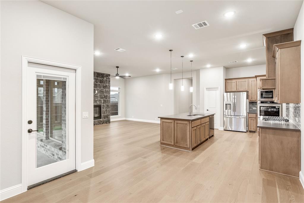 905 Denham Drive Red Oak, TX 75154 - Photo 14 of 33