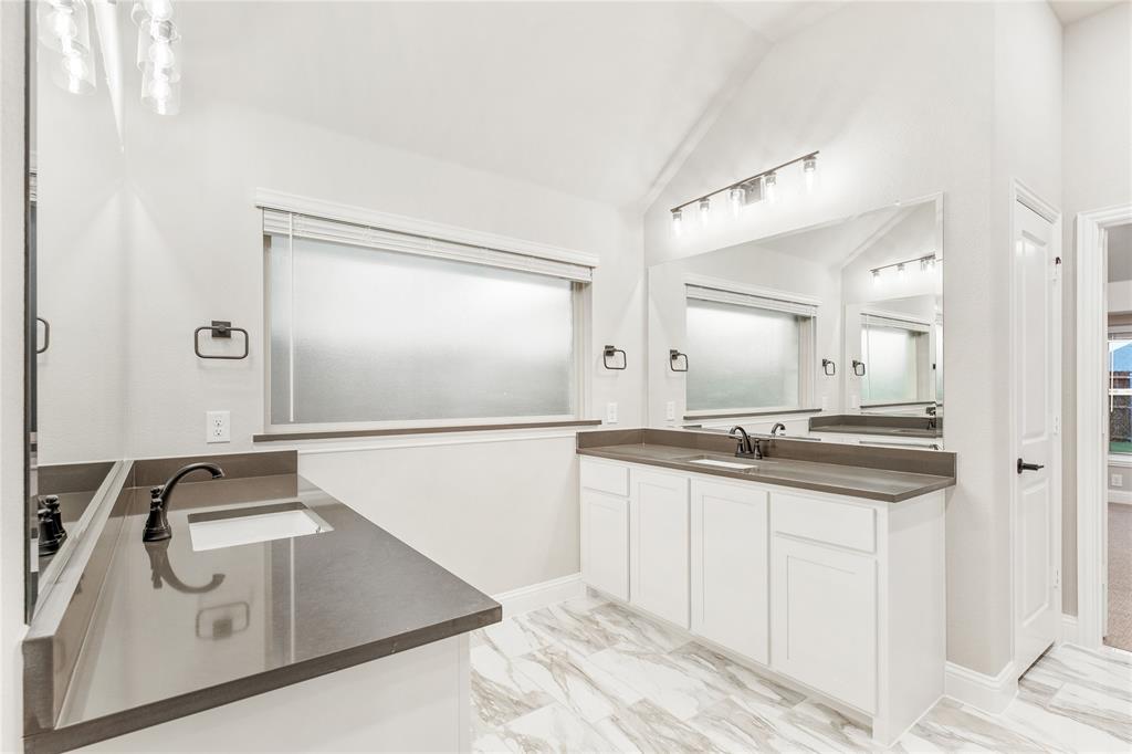 905 Denham Drive Red Oak, TX 75154 - Photo 25 of 33