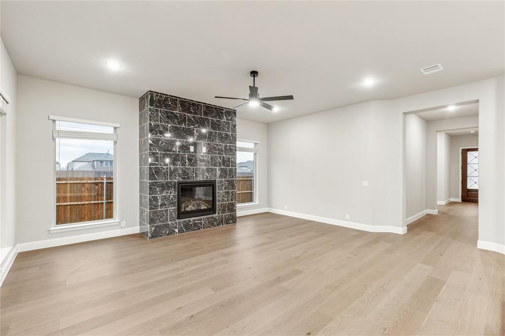 905 Denham Drive Red Oak, TX 75154 - Photo 6 of 33