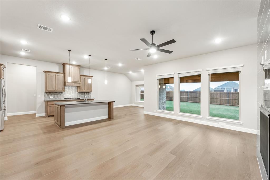 905 Denham Drive Red Oak, TX 75154 - Photo 7 of 33