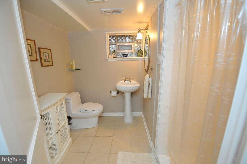 10005 Big Rock Road Silver Spring, MD 20901 - Photo 22 of 30 Interior (General)