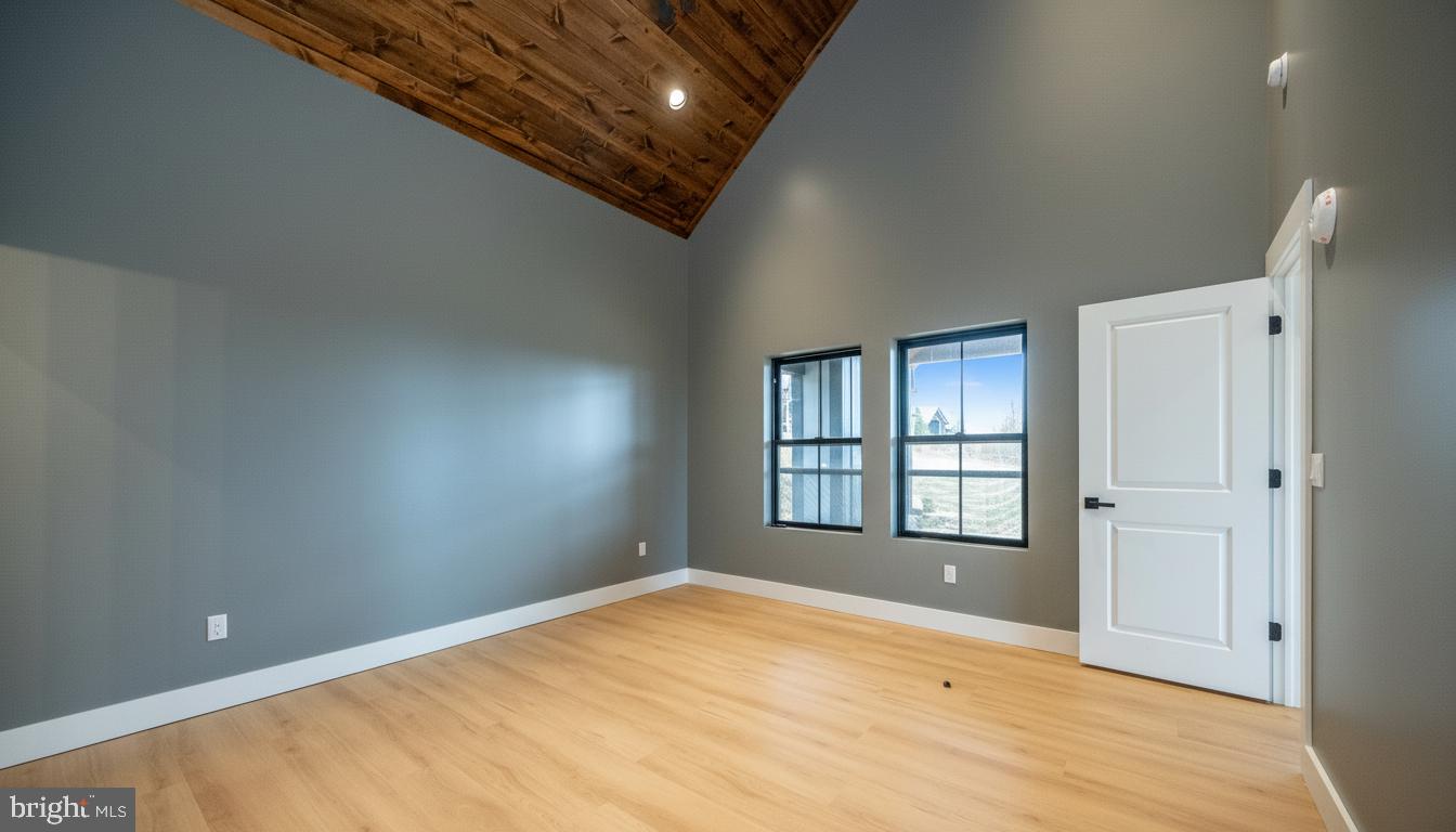 353 Lower Camp Road McHenry, MD 21541 - Photo 20 of 67 Main level primary bedroom