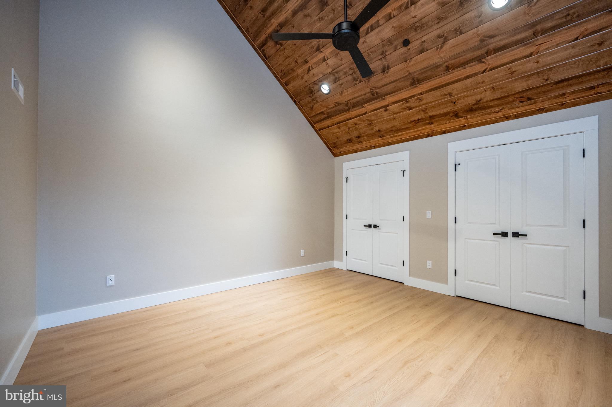 353 Lower Camp Road McHenry, MD 21541 - Photo 34 of 67 Upper level primary bedroom