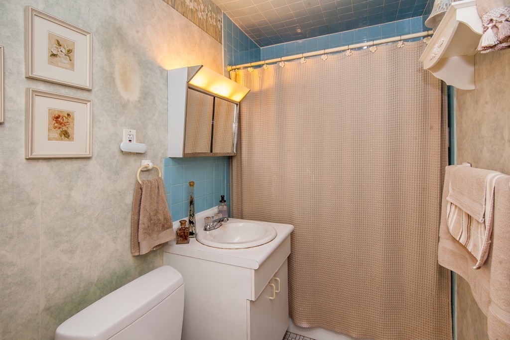 53 Fuller Road Watertown, MA 02472 - Photo 20 of 40