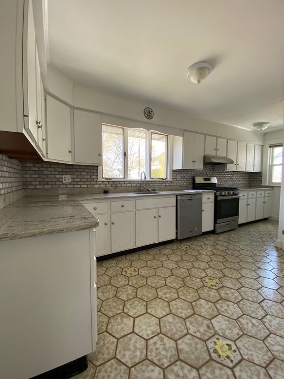 53 Fuller Road Watertown, MA 02472 - Photo 24 of 40