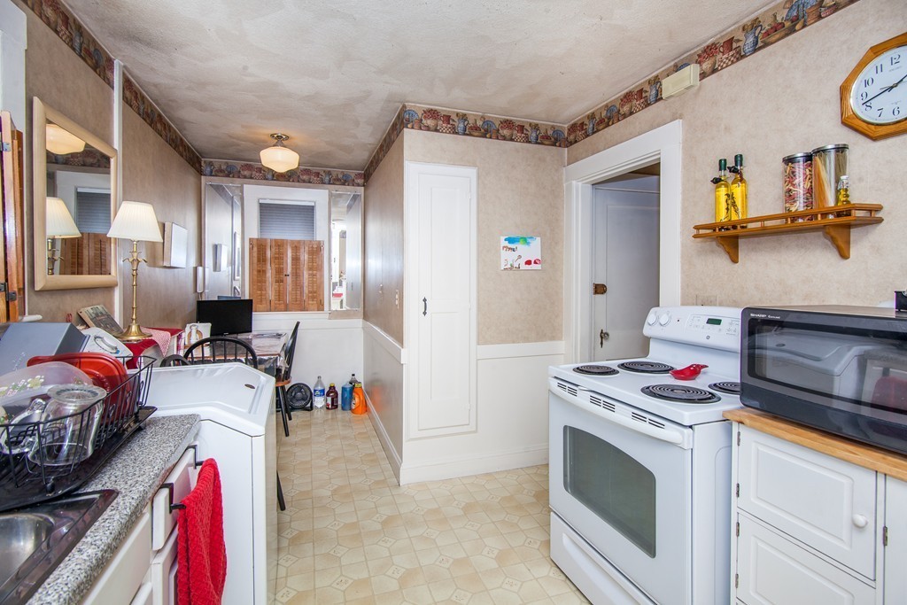 53 Fuller Road Watertown, MA 02472 - Photo 25 of 40