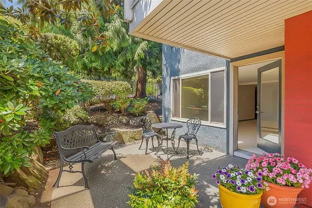 $325,000 | 1730 Taylor Avenue North, Unit 201, Seattle, WA 98109