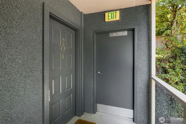 $325,000 | 1730 Taylor Avenue North, Unit 201, Seattle, WA 98109