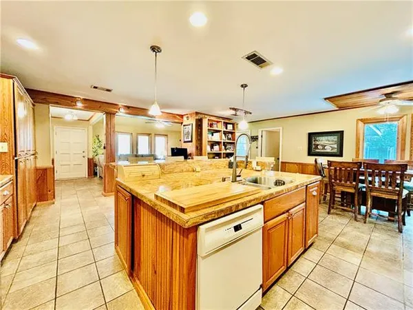 $244,000 | 304 Ridge Row, Pineville, LA 71360