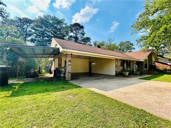 $244,000 | 304 Ridge Row, Pineville, LA 71360