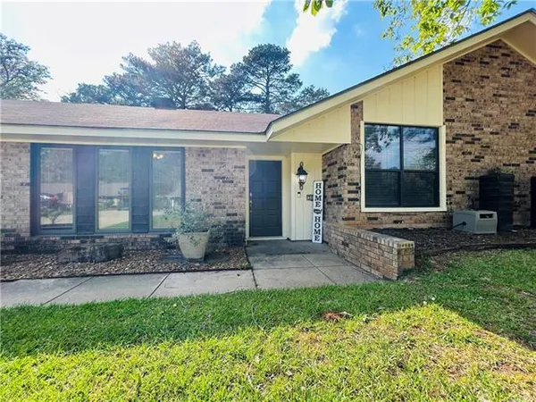 $244,000 | 304 Ridge Row, Pineville, LA 71360