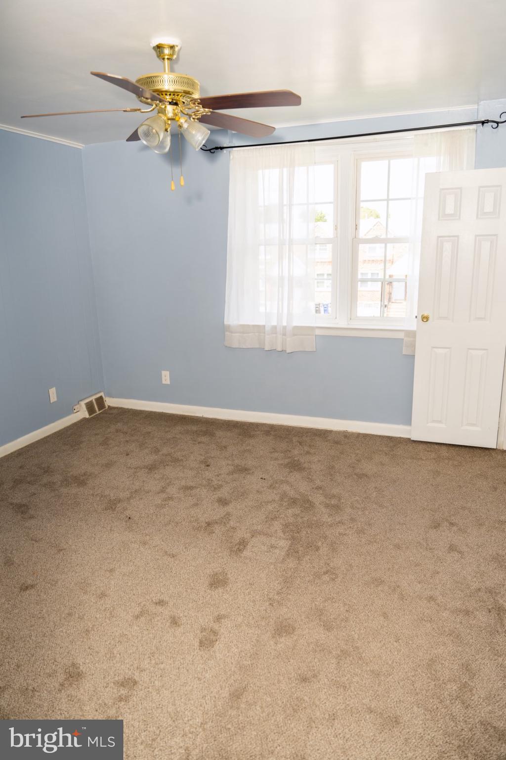 8729 Ditman Street Philadelphia, PA 19136 - Photo 15 of 32 MAIN BEDROOM
