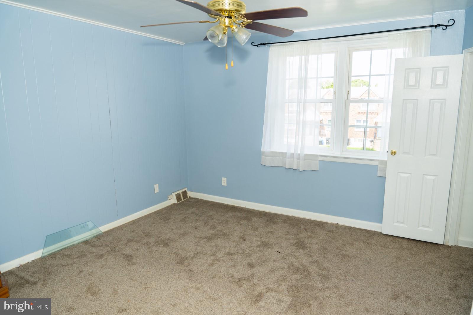8729 Ditman Street Philadelphia, PA 19136 - Photo 17 of 32 MAIN BEDROOM