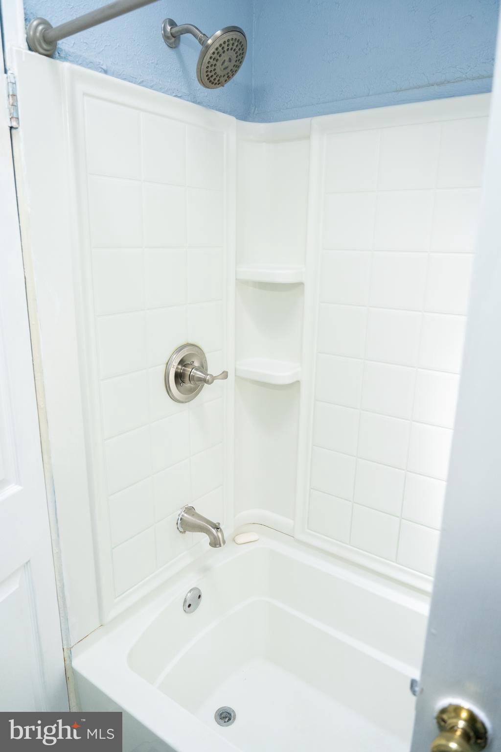 8729 Ditman Street Philadelphia, PA 19136 - Photo 22 of 32 BATHROOM