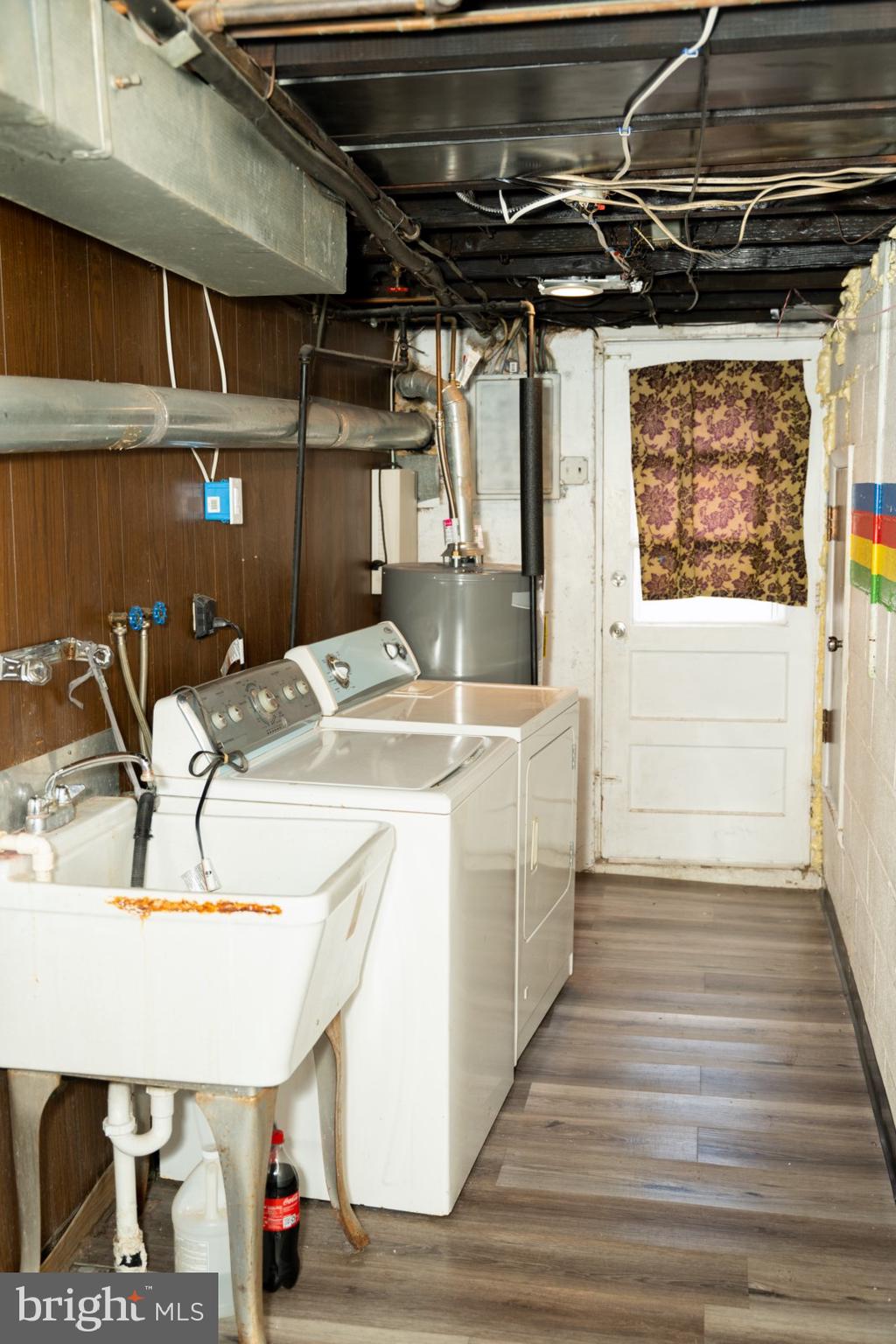 8729 Ditman Street Philadelphia, PA 19136 - Photo 26 of 32 LAUNDRY