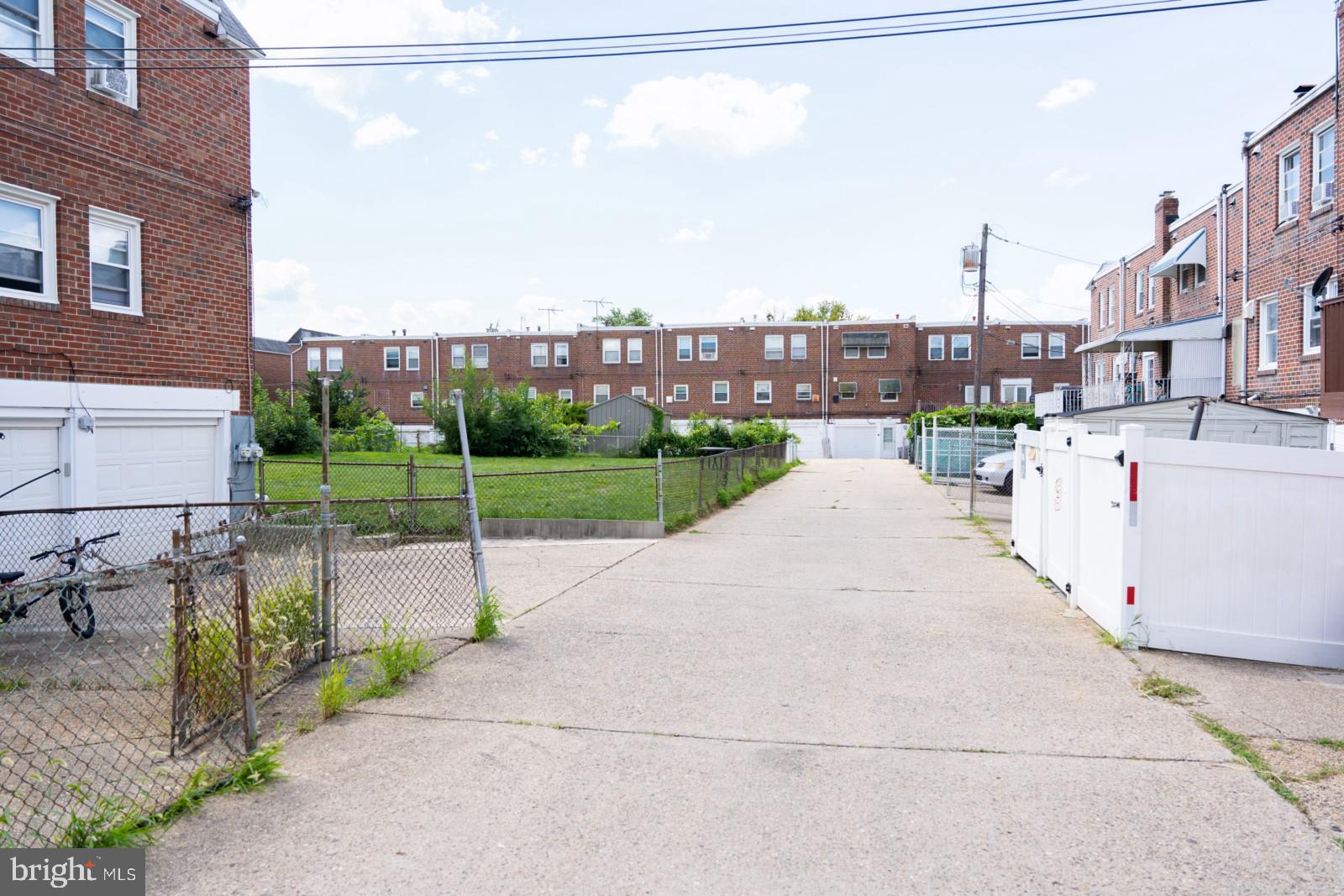 8729 Ditman Street Philadelphia, PA 19136 - Photo 30 of 32 RARE DRIVE WAY