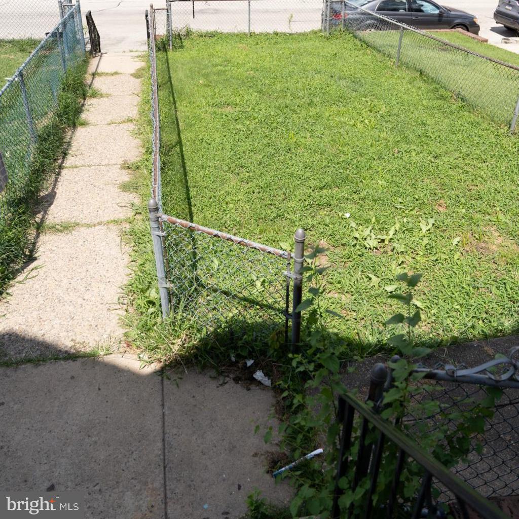 8729 Ditman Street Philadelphia, PA 19136 - Photo 3 of 32 FRONT YARD