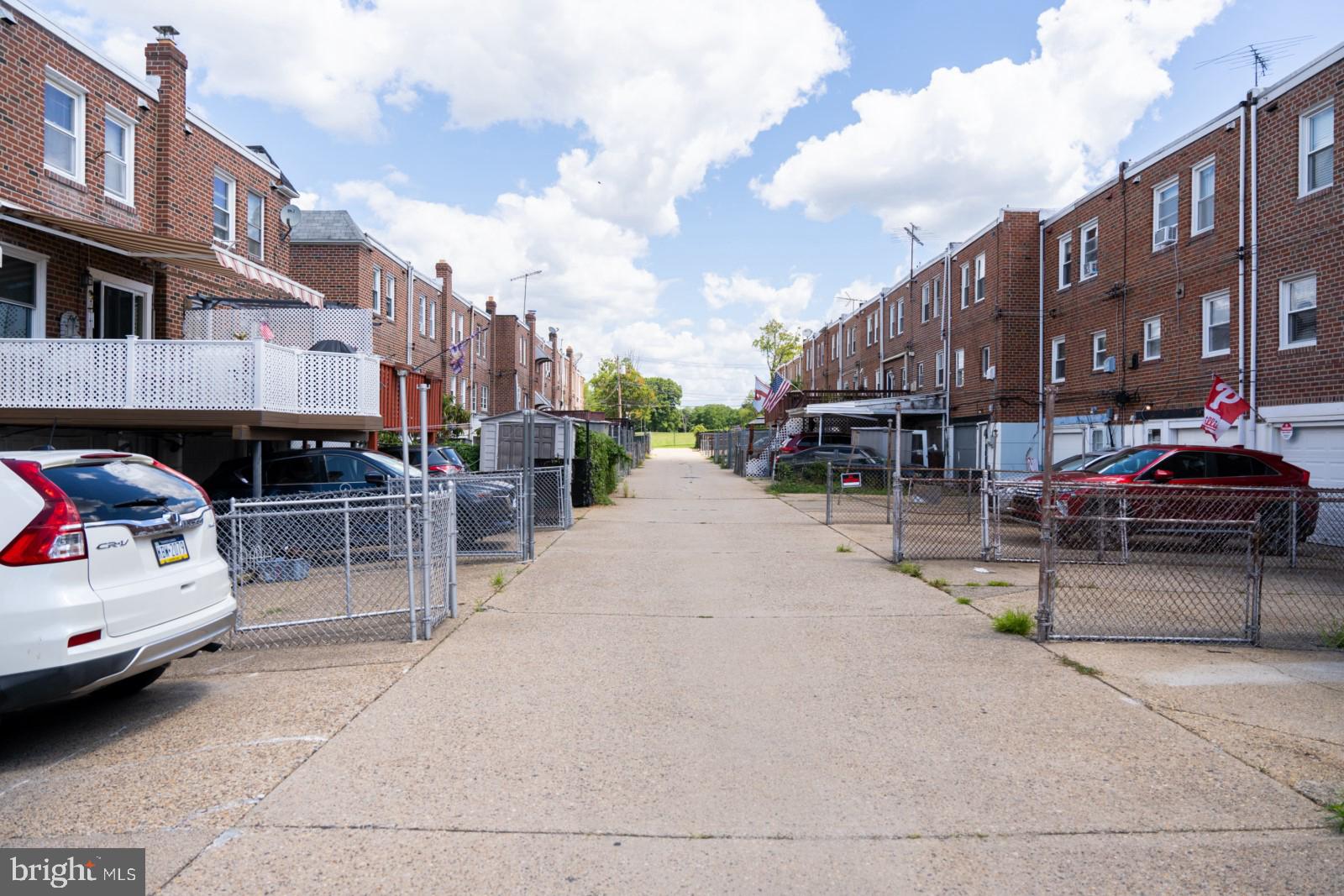 8729 Ditman Street Philadelphia, PA 19136 - Photo 31 of 32 RARE DRIVE WAY