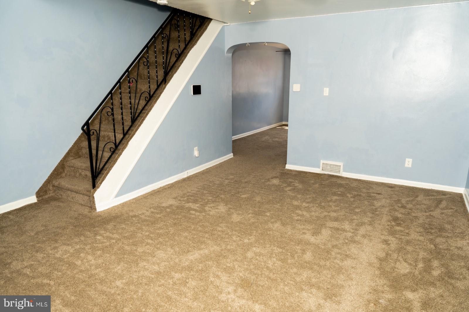 8729 Ditman Street Philadelphia, PA 19136 - Photo 5 of 32 LIVING ROOM