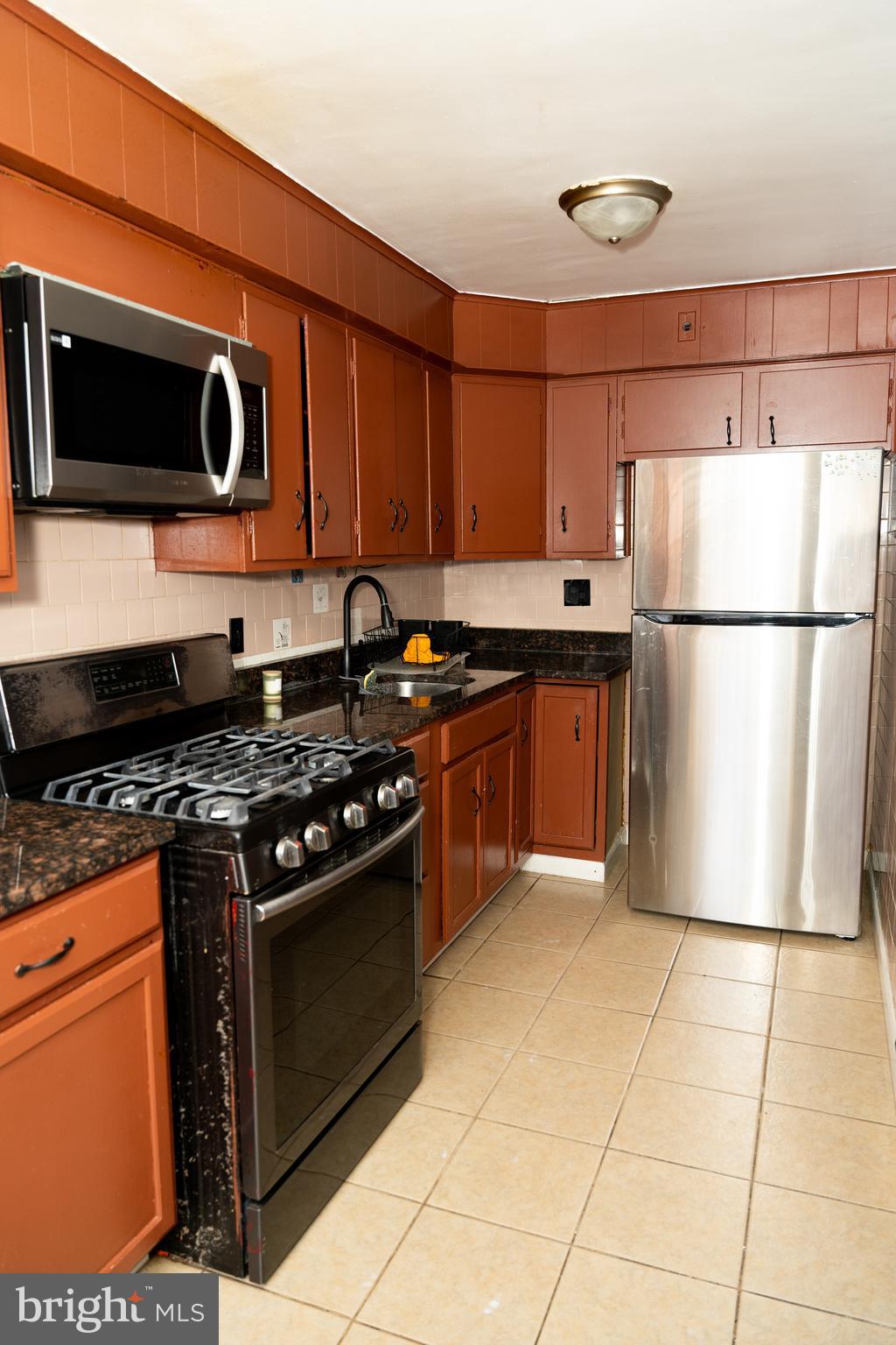 8729 Ditman Street Philadelphia, PA 19136 - Photo 9 of 32 KITCHEN