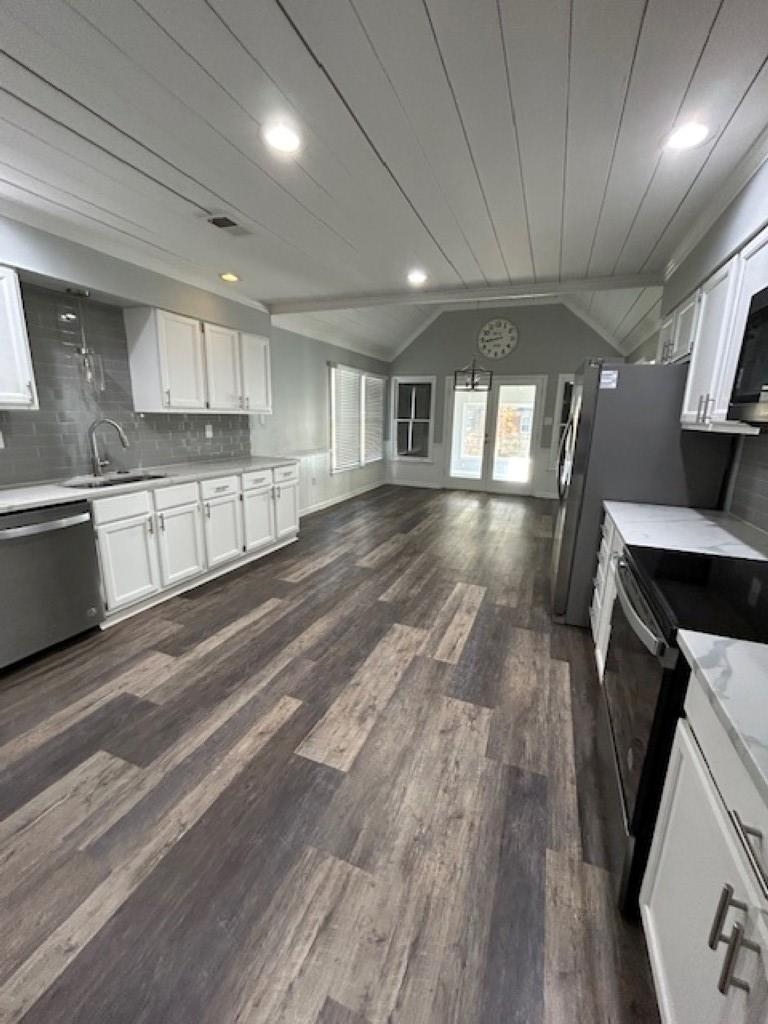 496 Quail Crest Drive Collierville, TN 38017 - Photo 2 of 23 a large kitchen with stainless steel appliances granite countertop a large counter top a sink and a stove